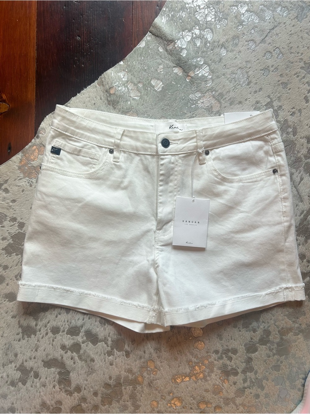 Kancan
White High Rise Short
Size 11/29
NEW WITH TAGS